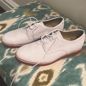 Men’s Brooks Brothers white bucks, brand new in worn. Size 8.5